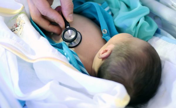 Surveillance du nouveau-né à la sortie de la maternité de Tours Chambray ou Chinon